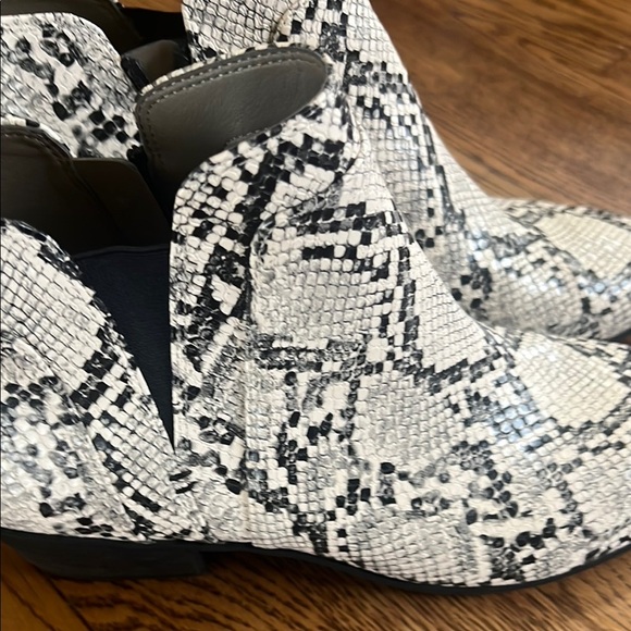 Circus by Sam Edelman Black and White Snakeskin Boots - Picture 2 of 8